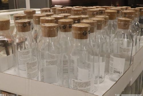 一个全年喝塑料瓶装水的人 一年喝掉10万个塑料颗粒！